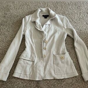 St. John Wool Knit
Trim Crepe Jacket
Platinum Gray Hand Sewn